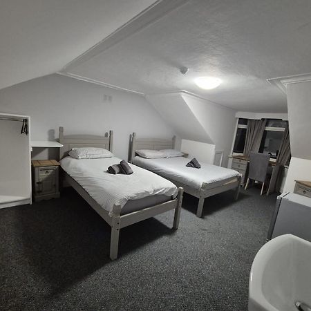 The Queens Hotel Cardenden Экстерьер фото